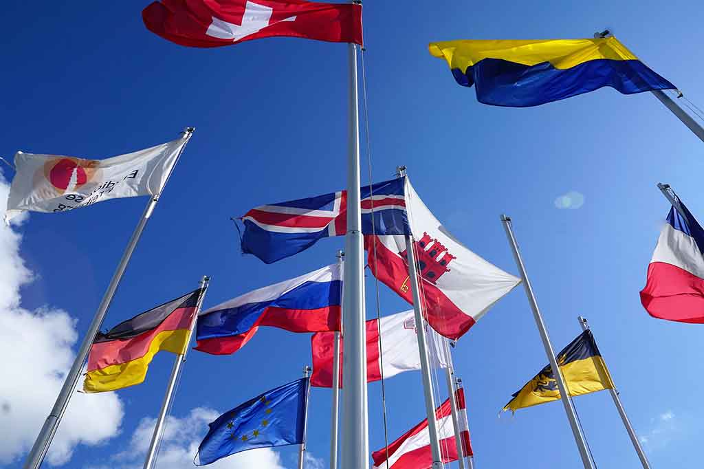 Bandiere personalizzate; Bandiere flag nautico; Fahnen; Knatterfahnen; NAtional Flag; Custom flag; Werbefahnen; Nationenfahnen; Bundesländerfahnen; Gemeindefahnen; Oriflamme; Drapeaux