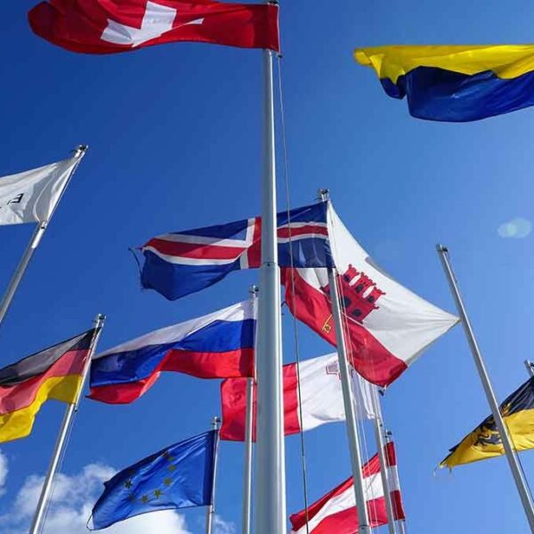 Bandiere personalizzate; Bandiere flag nautico; Fahnen; Knatterfahnen; NAtional Flag; Custom flag; Werbefahnen; Nationenfahnen; Bundesländerfahnen; Gemeindefahnen; Oriflamme; Drapeaux
